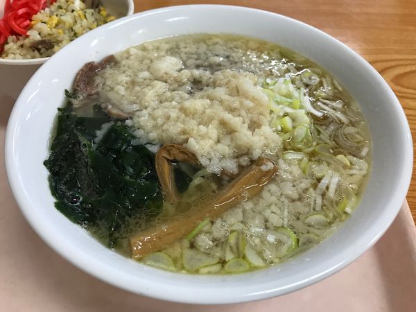 「背脂中華　450円」@サラダボウルの写真