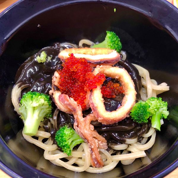 「本格いかすみまぜそば380円+税」@スシロー 千葉ニュータウン店の写真