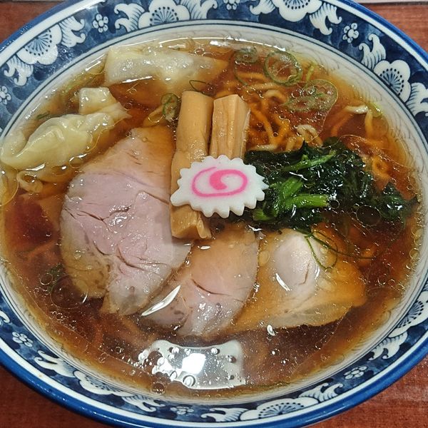 「ワンタンメン850 燻製豚肩ロース(2枚)150」@麺屋わしわの写真