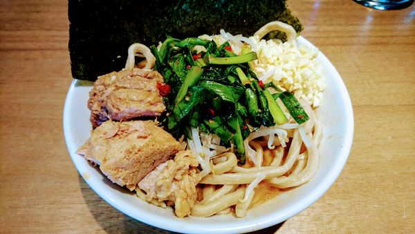 「ラーメン(ヤサイ少なめ･ニンニク増し)+辛ニラ･のり」@MEN YARD FIGHTの写真