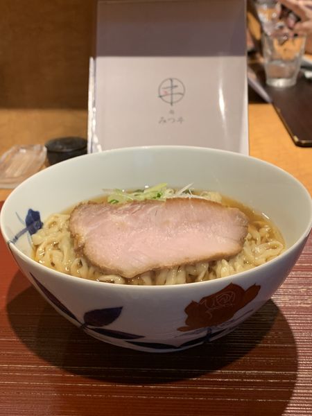 「醤油 (中太手揉み麺)800円」@麺 みつヰの写真