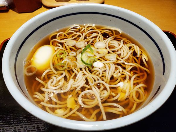 「温玉そば390円」@吉そば 銀座本店の写真