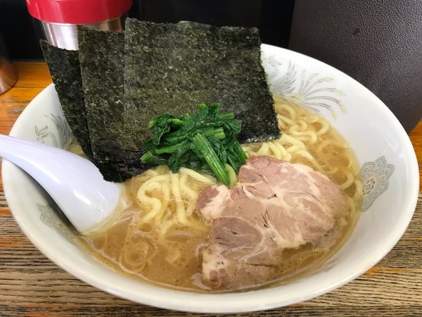 「ラーメン(油多め麺硬め)¥600」@横浜ラーメン厨房 うえむらやの写真