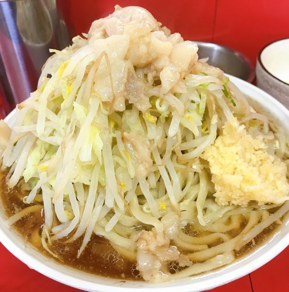 「大ラーメン（890）豚ほぐし（50）全マシ」@ラーメン二郎 茨城守谷店の写真