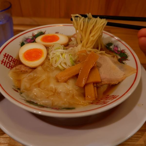 「ワンタンメン（小）680円➕煮玉子 100円」@ワンタンメンの満月 三鷹店の写真