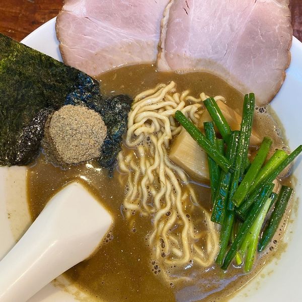 「煮干豚らーめん　豚丼」@らーめん くぼ鷹の写真