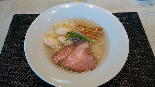 「味玉中華蕎麦（塩）￥980-+海老ワンタン（３個）￥200」@宍道湖しじみ中華蕎麦 琥珀 東京本店の写真