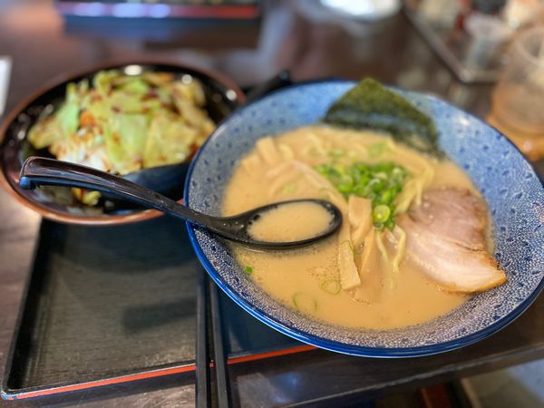 「とんこつ醤油ラーメン回鍋肉飯ランチ」@麺家一火 半田店の写真