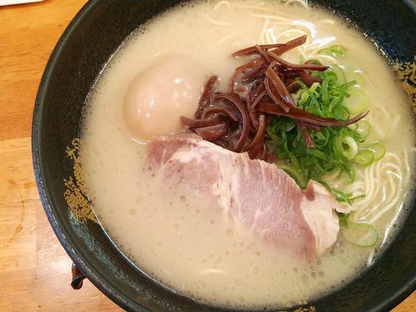 「半熟玉子ラーメン」@博多風龍 神田西口店の写真