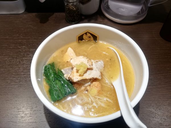 「サーモンらーめん　　880円」@真鯛らーめん 麺魚 神保町店の写真