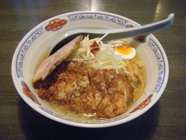 「ネギらーめん（しお、+ロースから揚げ）」@すぱいすの写真