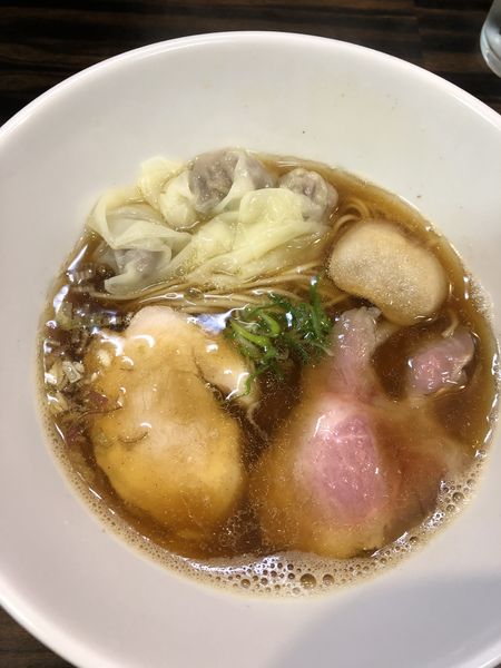 「アジ煮干中華そば750円➕ワンタン150円」@中華そば 梟の写真