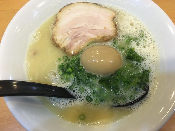 「鶏白湯塩＋味玉（バリカタ）」@麺場 鶏源 TORIGEN 黄金町店の写真