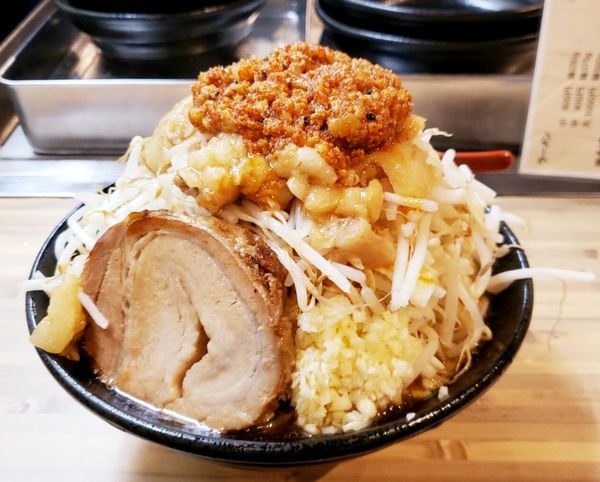 「アブラオロチョンラーメン小900円(野菜、ニンニク)」@麺屋 どんぶら来の写真