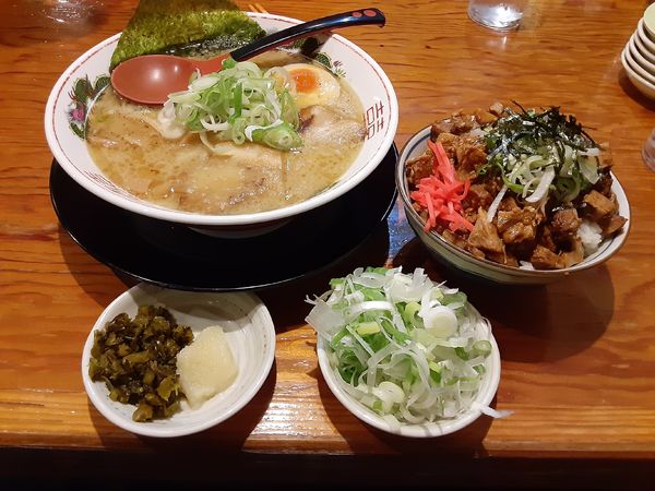 「半チャンラーメン(チャーシュー丼)」@まけんきラーメンの写真