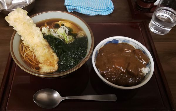 「サービス定食（イカ天+わかめ蕎麦にミニカレー丼）」@船堀そば 文殊の写真