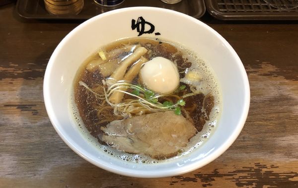 「淡麗煮干ラーメン（醤油）+味玉」@ラーメン専門店ゆうひ屋の写真