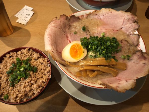 「博多こってりチャーシューめん + そぼろめし + 替え玉」@濃厚豚骨らーめん 博多一路の写真