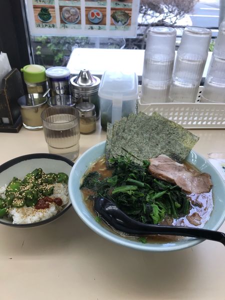 「ラーメン中、ほうれん草、ノリ、半ライス」@横浜家系ラーメン田中の写真