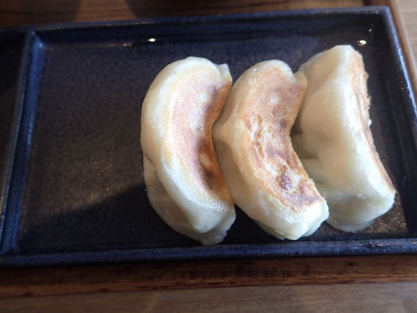 「餃子3ケ 250円」@YOKOKURA STOREHOUSEの写真