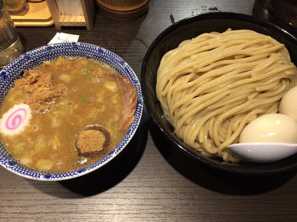 「特製つけ麺特盛 味玉＋１」@六厘舎 上野店の写真
