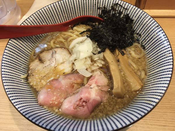 「背脂醤油らー麺」@焼きあご塩らー麺 たかはし 恵比寿店の写真