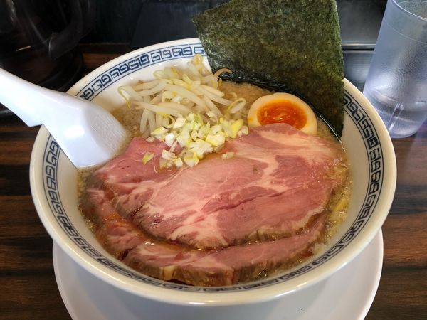 「背脂醤油ラーメン」@稲荷屋の写真