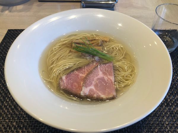 「穴道湖しじみ中華そば<塩>」@宍道湖しじみ中華蕎麦 琥珀 東京本店の写真