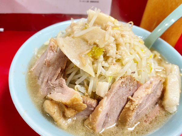 「ラーメン豚入り」@ラーメン二郎 新宿歌舞伎町店の写真