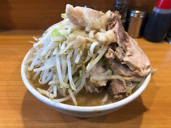「小ラーメン+豚入り」@ラーメン二郎 八王子野猿街道店2の写真