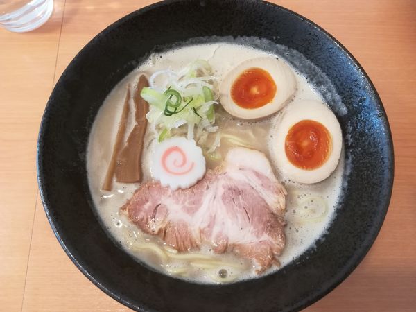 「鶏豚骨ラーメン（大盛）＋味玉」@吉風の写真