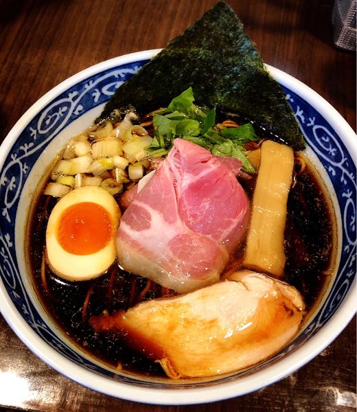 「煮干しそば黒」@寿製麺よしかわ 保谷店の写真