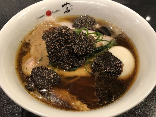 「黒トリュフ味玉チャーシュー醤油soba」@Japanese Soba Noodles 蔦の写真