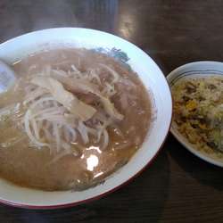みそラーメン・半チャーハン 680円