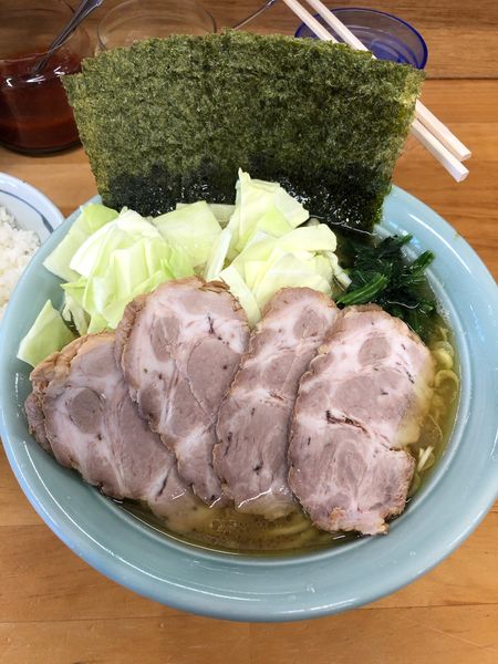 「中盛りチャーシュー麺　海苔　小ライス」@捲り家の写真