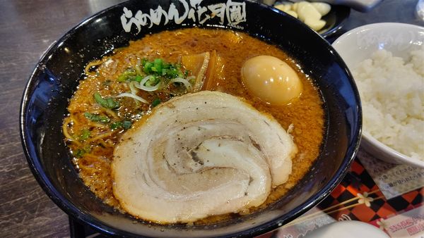 「期間限定、黒武者800円」@らあめん花月 嵐 千ヶ瀬店の写真