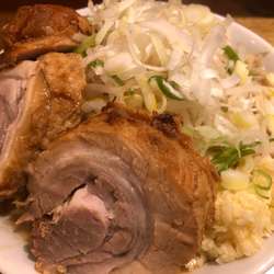 らーめん豚一切れ（並）＋豚１枚＋ねぎ＋にんにく