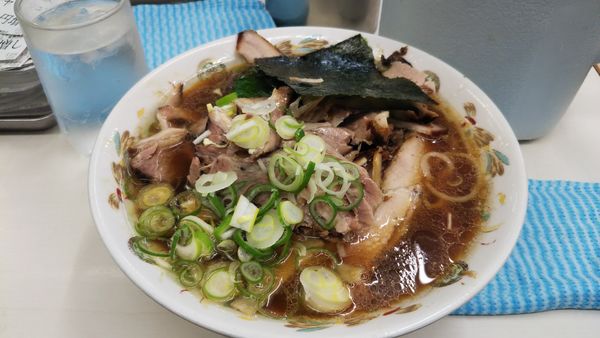 「チャーシュー麺+チャーシュー50、ネギトッピング」@青島食堂 秋葉原店の写真