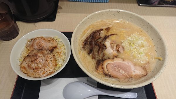 「味噌らーめん 870円 + チャーシューごはん 330円」@つじ田 味噌の章 東京駅店の写真