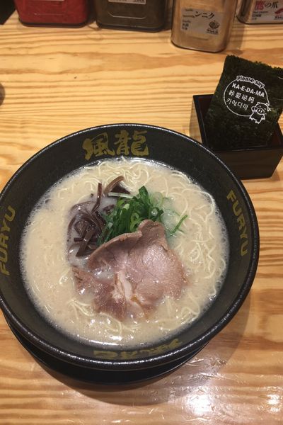 「とんこつラーメン　のり」@とんこつラーメン 博多風龍 川崎銀柳街店の写真