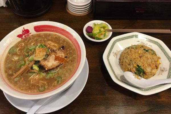 「濃にんにくラーメン　チャーハン」@ばり馬 和歌山紀三井寺店の写真