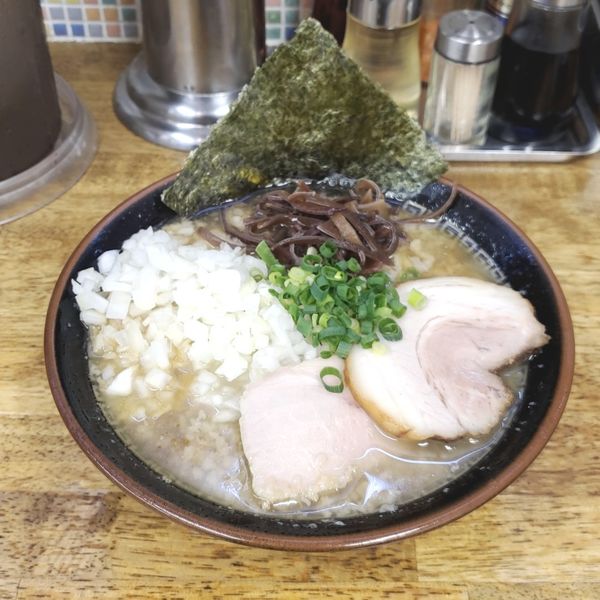 「背脂煮干ラーメン並・タマネギ・ショウガ」@中華蕎麦 丸め 東久留米店の写真