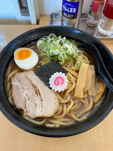 「濃厚らーめん（中盛）」@中華そば・特製もりそば 満帆 伊勢崎店の写真