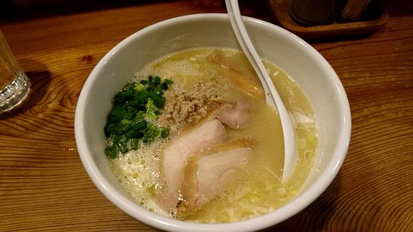 「白鶏らーめん_760円」@鶏の穴の写真