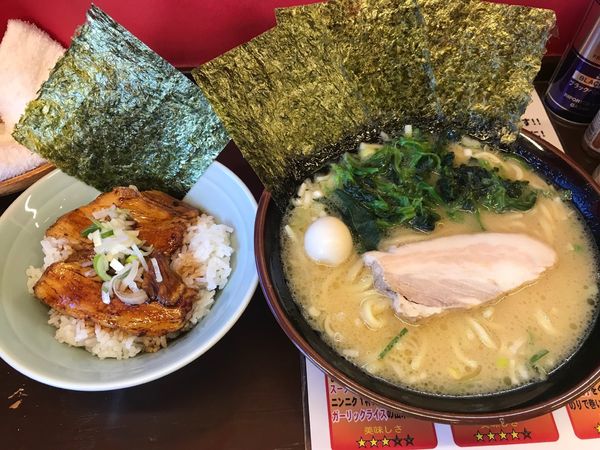 「とんこつ醤油+豚平丼並　720+230=950円」@豚とことんの写真