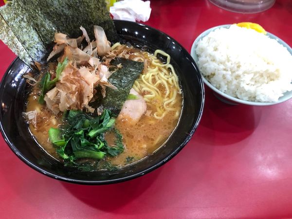 「和風ラーメン中盛り930円　ライス大盛り200円」@杉田家 千葉祐光店の写真