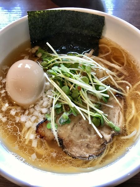 「淡麗煮干醤油ラーメン＋味玉」@自家製麺 まかないへきるの写真