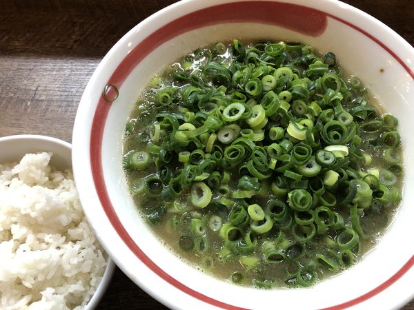 「ネギラーメン＋ライス（サービス）」@和歌山ラーメン まる岡の写真