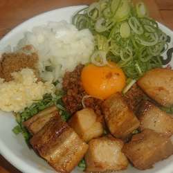 肉入り台湾まぜそば(1040円)九条ネギ(120円)