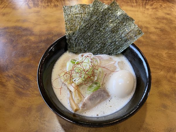 「鶏白湯大盛り1000円 +唐揚げセット150円」@濃厚白湯らーめん3の写真
